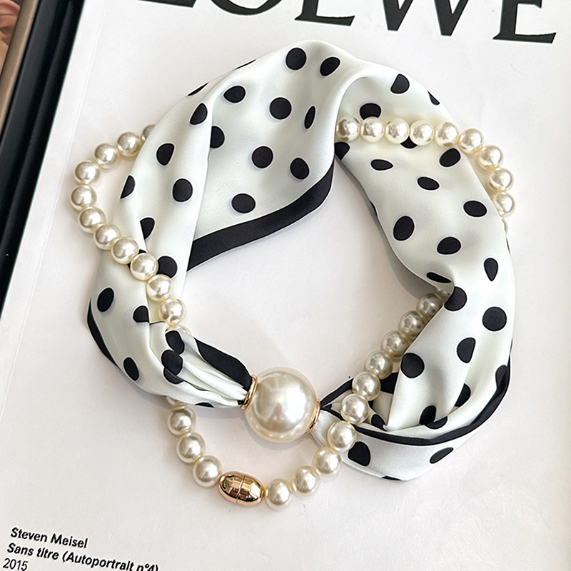 Pearl Trim Chain - Satijnen halssjaal met parelkettinggesp voor dames,